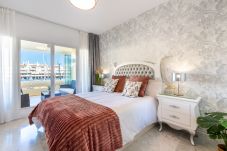 Apartment in Benalmádena - WintowinRentals Luxury apartment in the middle of Puerto Marina.